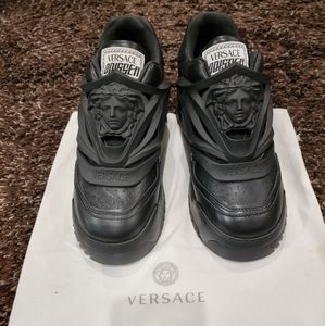 Selling versace odissea sneaker